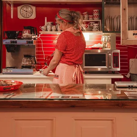 Retro - Charming Rooms, Sauna And Jacuzzi Hotelli Veikkola