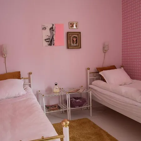 Hotelli Retro - Charming Rooms, Sauna And Jacuzzi *