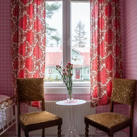 Hotelli Retro - Charming Rooms, Sauna And Jacuzzi *