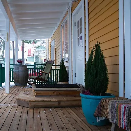 Retro - Charming Rooms, Sauna And Jacuzzi Veikkola